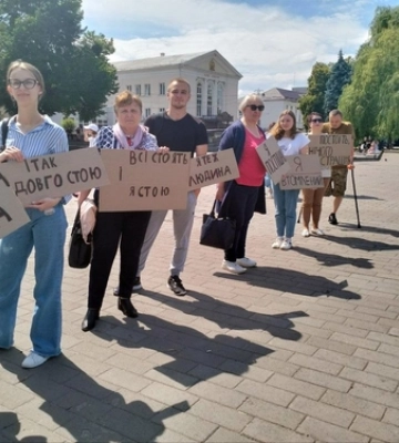 Пропусти ветерана: у Луцьку влаштували акцію на підтримку поранених бійців
