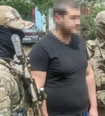 Розвідував місця розташування військ ЗСУ: СБУ затримала агента російського ГРУ на Донеччині. ФОТО