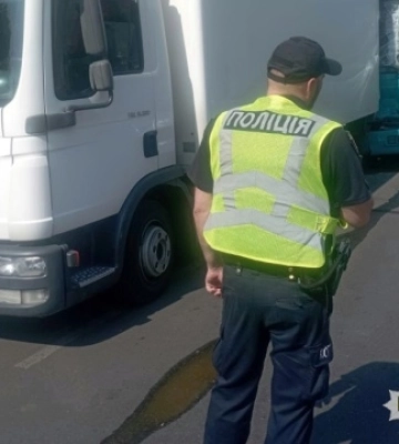 В Одесі маршрутка в’їхала у припарковану вантажівку, шестеро постраждалих