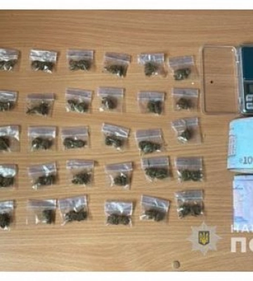 83 слип-пакета марихуаны: в Кривом Роге задержали наркоторговцев