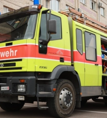 Волонтер зі Швейцарії передав луцьким рятувальникам пожежну автоцистерну