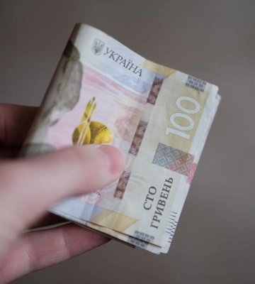 Скільки в Україні пенсіонерів і де вони отримують гроші