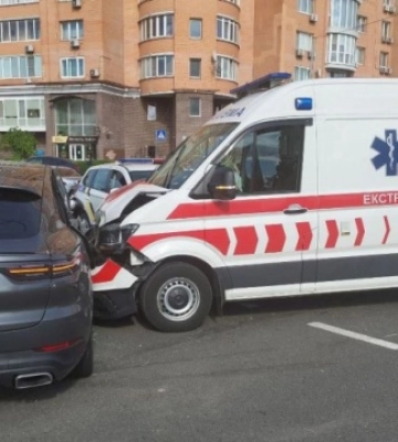 У Києві сталася ДТП за участю &quot;швидкої&quot;, є постраждалі - поліція