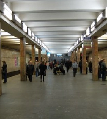 В київському метро жінка потрапила під потяг