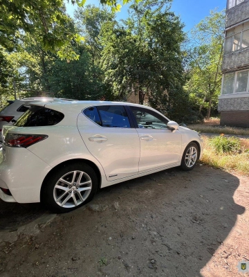 В Миколаєві спіймали зловмисника, який пошкодив шини на колесах авто