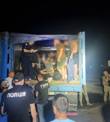 Прикордонники затримали вантажівку із 41 чоловіком, які незаконно намагалися перетнути кордон з Молдовою - Демченко