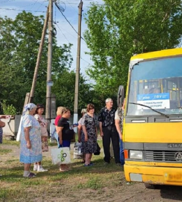 рашисти атакували цивільний автобус дроном: троє поранених