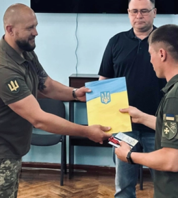 Військовослужбовець Полтавського ТЦК та СП нагороджений нагрудним знаком &quot;Золотий хрест&quot;