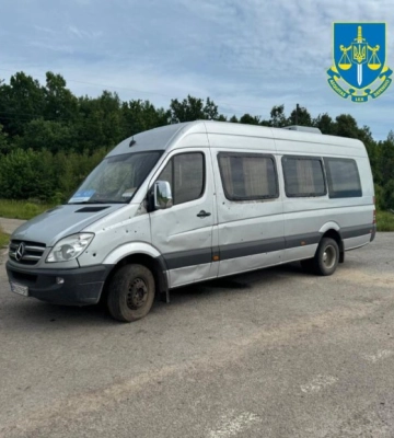 На Сумщині ворог атакував безпілотником соціальний автобус з 20 цивільними – є поранені