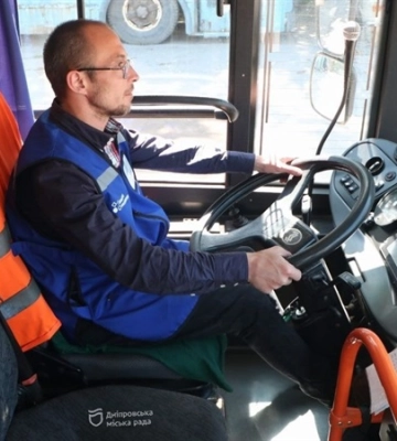 Потрібні водії, кондуктори, слюсарі: КП «Дніпровський електротранспорт» та приватні перевізники повідомили про гострий брак кадрів