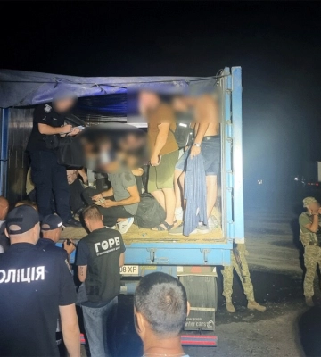 Прикордонники затримали вантажівку із 41 чоловіком, які незаконно намагалися перетнути кордон з Молдовою - Демченко