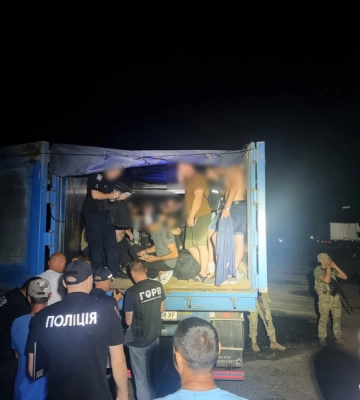 Чоловіки, зокрема з Кіровоградщини, у зерновозі намагались виїхати з України