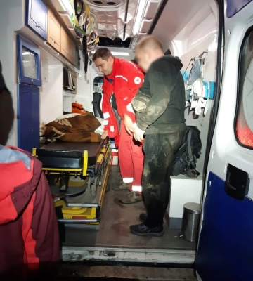 Прямував до Румунії: у горах на Закарпатті чоловік зірвався з 12-метрової скелі (ФОТО)