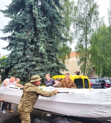 Ковельська громада передала морпіхам човни Whaly 435 