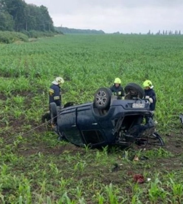 На Кіровоградщині перекинулось авто: одна людина загинула, п’ятеро поранені