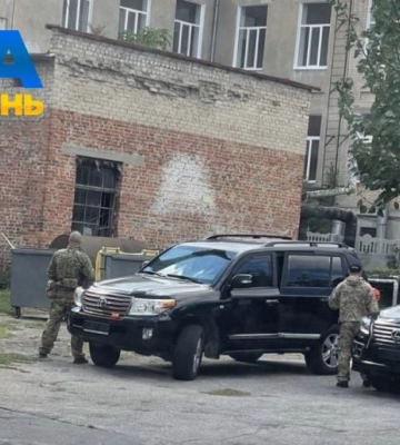 Стало известно, кто в оккупированном Мелитополе чиновников из россии и коллаборантов охраняет 