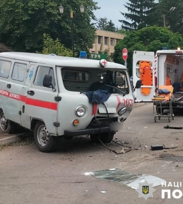 ДТП на Полтавщині: водій легковика не розминувся з каретою швидкої
