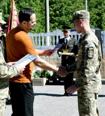 Півтори тисячі випускників Острозького ліцею захищають країну