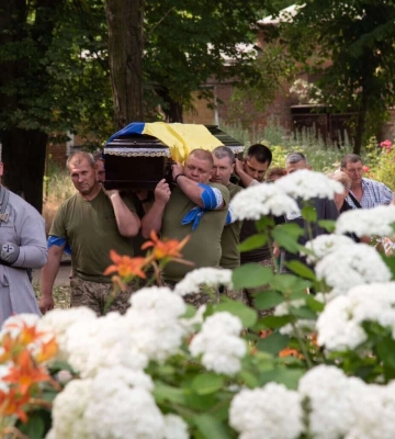 Війна забирає найкращих: у Нікополі попрощались з Героєм