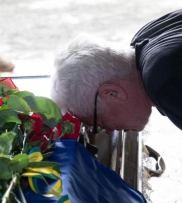Повернувся на щиті: у Нікополі попрощалися з полеглим Героєм