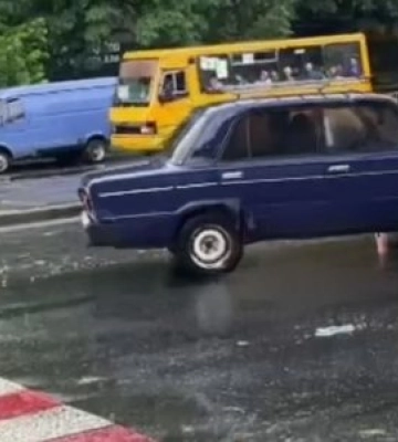 У Дніпрі водій легковика збив на «зебрі» двох пішоходів
