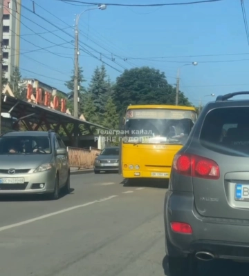 В районі автовокзалу у Рівному - затор (ВІДЕО)