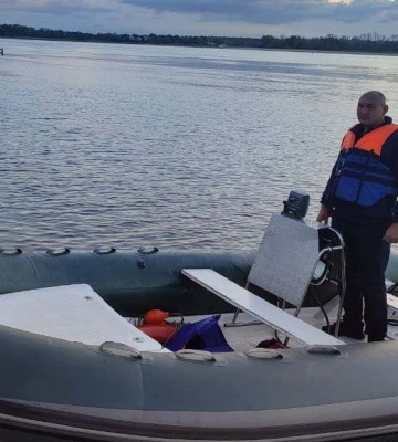 У Запоріжжі надзвичайники визволяли чоловіка, який тонув, і його рятівника