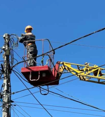 Графіки відключень до кінця доби, ворог обстріляв об&#039;єкти енергетики у двох регіонах, через негоду перебої зі світлом ще у двох&amp;hellip;