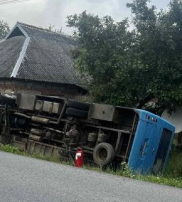 На Закарпатті  рейсовий автобус  перекинувся у кювет