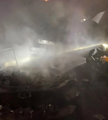 У Великих Ком'ятах Виноградівської громади разом з гаражем згорів Mercedes Vito