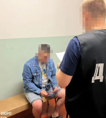Сумському правоохоронцю, який хотів продати зброю, повідомили про підозру