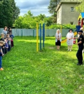 Рятувальники завітали до вихованців Закарпатського центру соціально-психологічної реабілітації у Сваляві