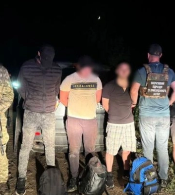 На трасі Одеса-Рені прикордонники затримали перевізника та трьох «пасажирів»