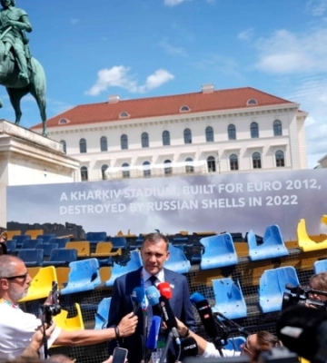 Перед грою збірної України на Євро-2024. У Мюнхені встановили трибуну стадіону з Харкова, яку обстріляла армія РФ — фото