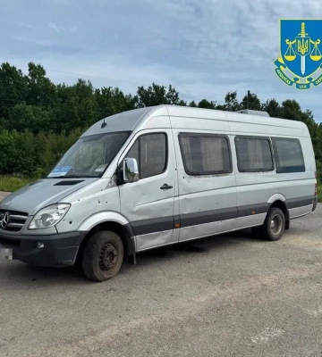 рашисти атакували цивільний автобус дроном: троє поранених