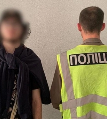 Захотів перевірити його дію: у Києві встановили порушника, який запустив салют з вікна будинку на Оболоні. Фото