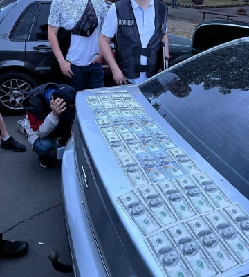 Житель Одеської області за три тисячі доларів «замовив» СБУ залицяльника своєї обраниці