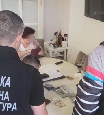 На Одещині на хабарі в $ 40 000 викрито трьох посадовців
