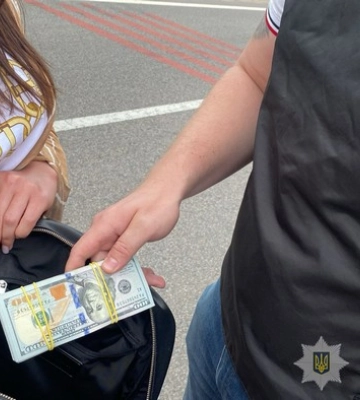 На Одещині посадовці вимагали $40 000 за оренду нерухомості із землею вздовж міжнародної траси