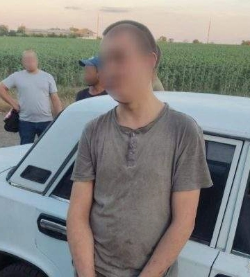 В Миколаєві спіймали зловмисника, який пошкодив шини на колесах авто