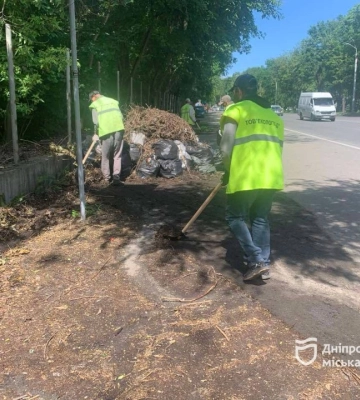 У Дніпрі продовжують прибирати стихійні сміттєзвалища: куди звертатись