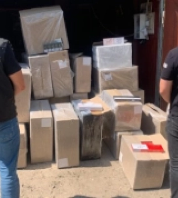 В Одесі прикордонники викрили склади з контрафактними цигарками на мільйон гривень