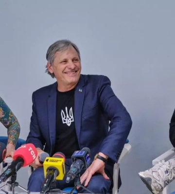 Арагорн влаштовує стендап у Чернівцях. Репортаж з відкриття кінофестивалю Миколайчук Open