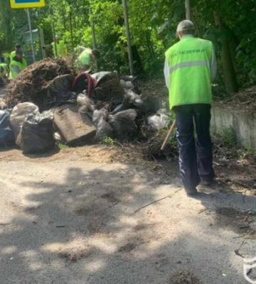 У Дніпрі тільки за два місяці прибрали вже 16 стихійних сміттєзвалищ. Роботи тривають