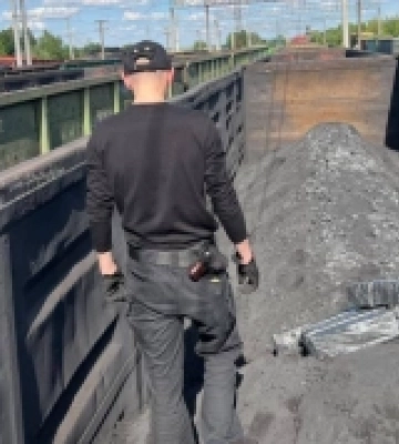 На Володимирщині у потягах з рудою знайшли контрабандне куриво