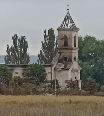 Російські окупанти знищили німецьку лютеранську кірху у Зміївці Бериславського району