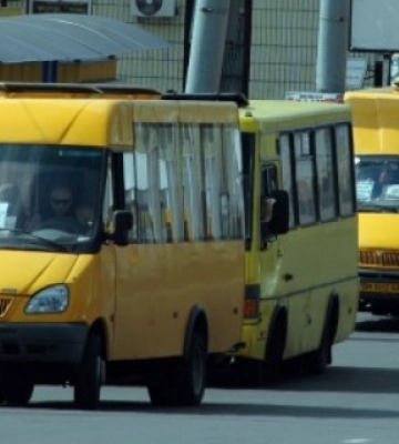 Сумчани за ранок зібрали підписи під петицією проти підвищення вартості проїзду у маршрутках