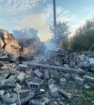 Одна людина загинула, ще одна поранена через російські обстріли Донеччини за добу