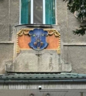 У Закарпатській обласній лікарні відновили герб Ужгорода