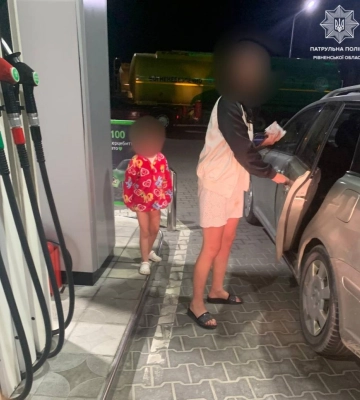 Гарно відпочила: на Рівненщині патрульні зупинили нетверезу водійку, в авто якої перебувала дитина